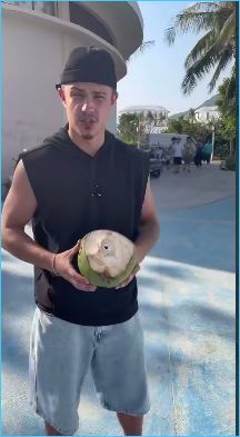 Никита Гуранда отрастил усы и входит в прайм