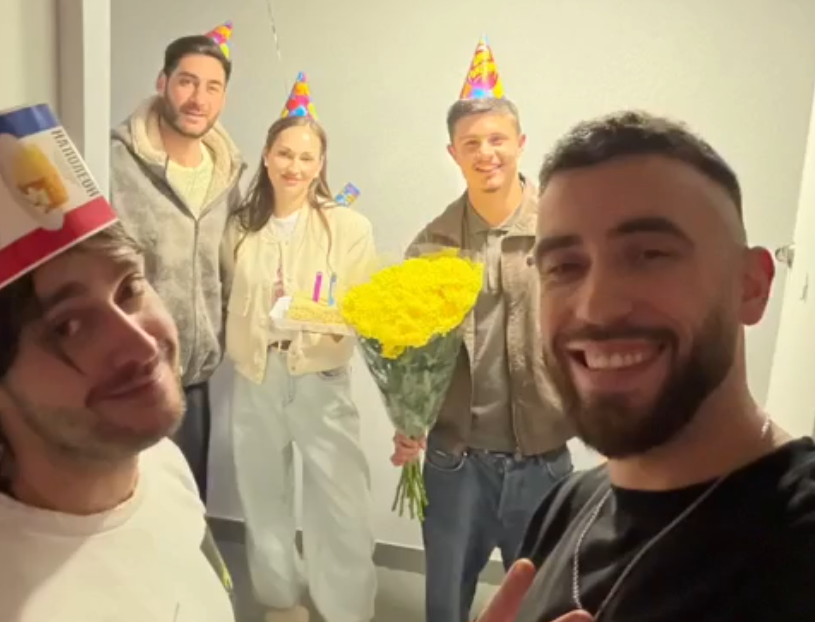 Участники Дома 2 поздравили Катю Квашникову с 25-летием Участники Дома 2 поздравили Катю Квашникову с 25-летием