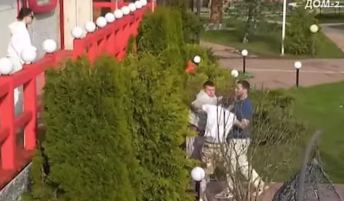 Вова Балан дал оплеуху Карпову, как младшему брату