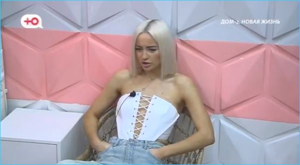 Элина Рахимова ищет билет домой из Таиланда