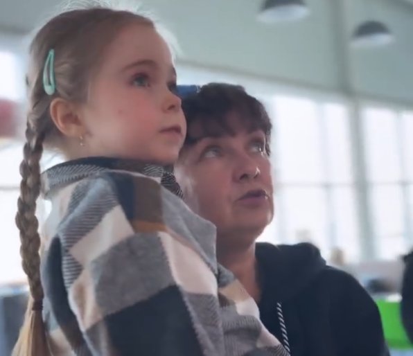 Алексей Безус нашел время навестить дочь Афину с дочкой Мией