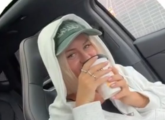 Элина Рахимова увиделась с Гурандой перед путешествием в жаркую страну Элина Рахимова увиделась с Гурандой перед путешествием в жаркую страну