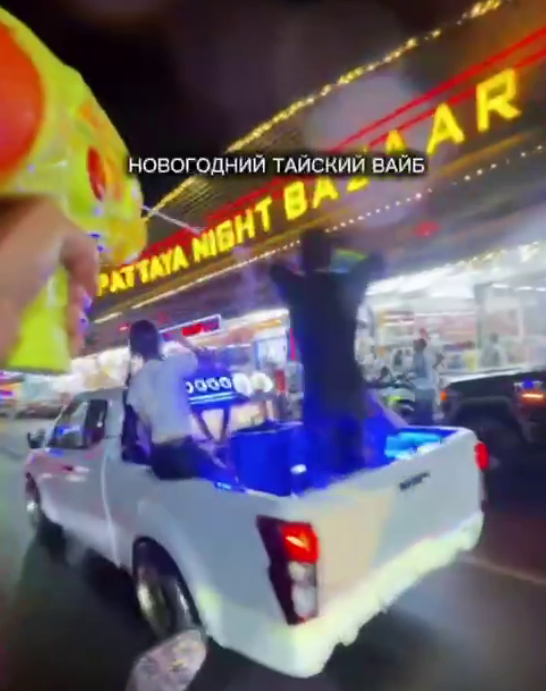 Элина Рахимова весело отмечает Новый год в Таиланде