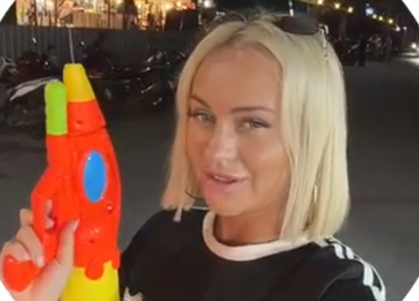 Элина Рахимова весело отмечает Новый год в Таиланде Элина Рахимова весело отмечает Новый год в Таиланде