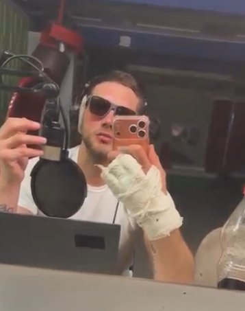 Вова Балан начал записывать песни про свою женитьбу