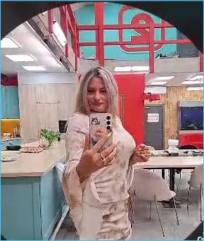 Вероника Гракович, ожидая свидания с Гавришовым, не знает, что будет дальше