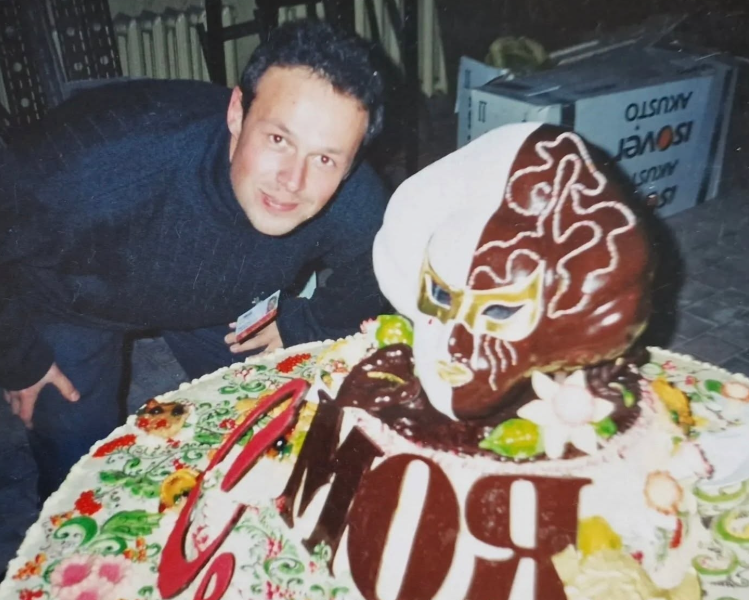 Продюсер Дома 2 Александр Расторгуев отмечает 28 лет на телевидении