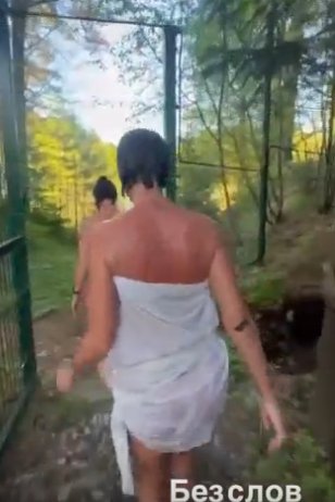 Ксения Бородина улетела в тайгу с Еленой Бушиной