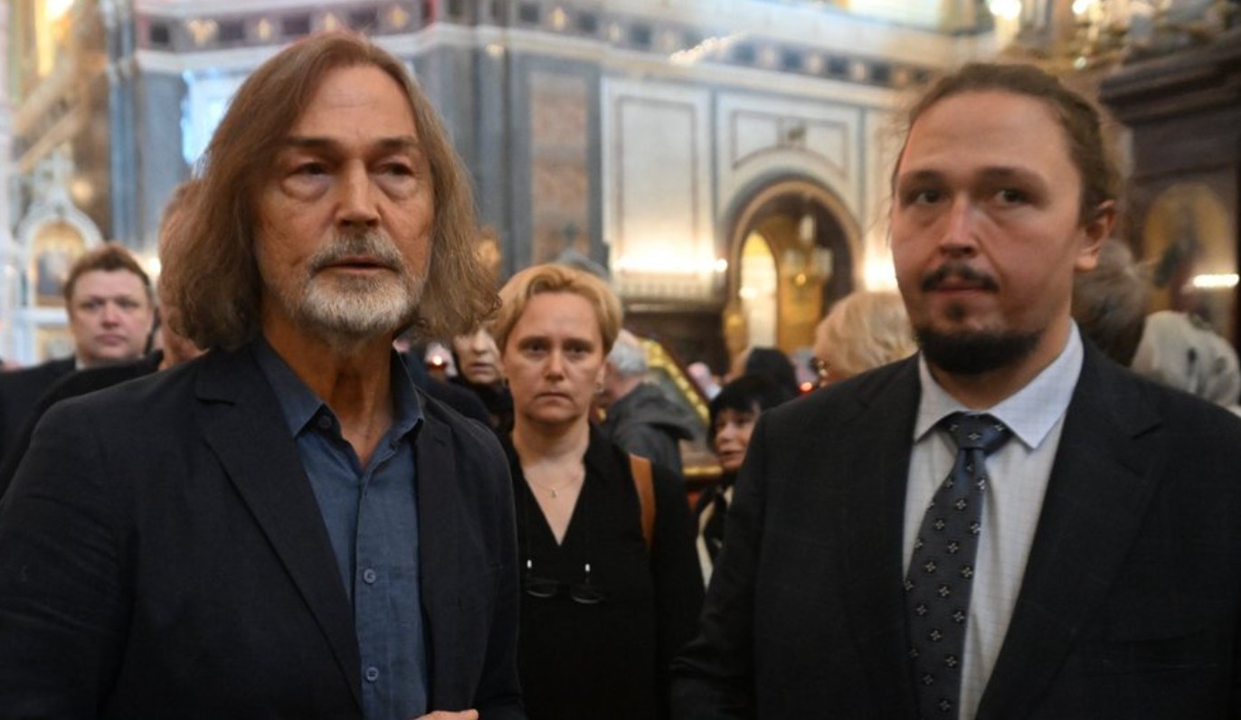 Сын Никаса Сафронова рассказал о собственной системе похудения Сын Никаса Сафронова рассказал о собственной системе похудения