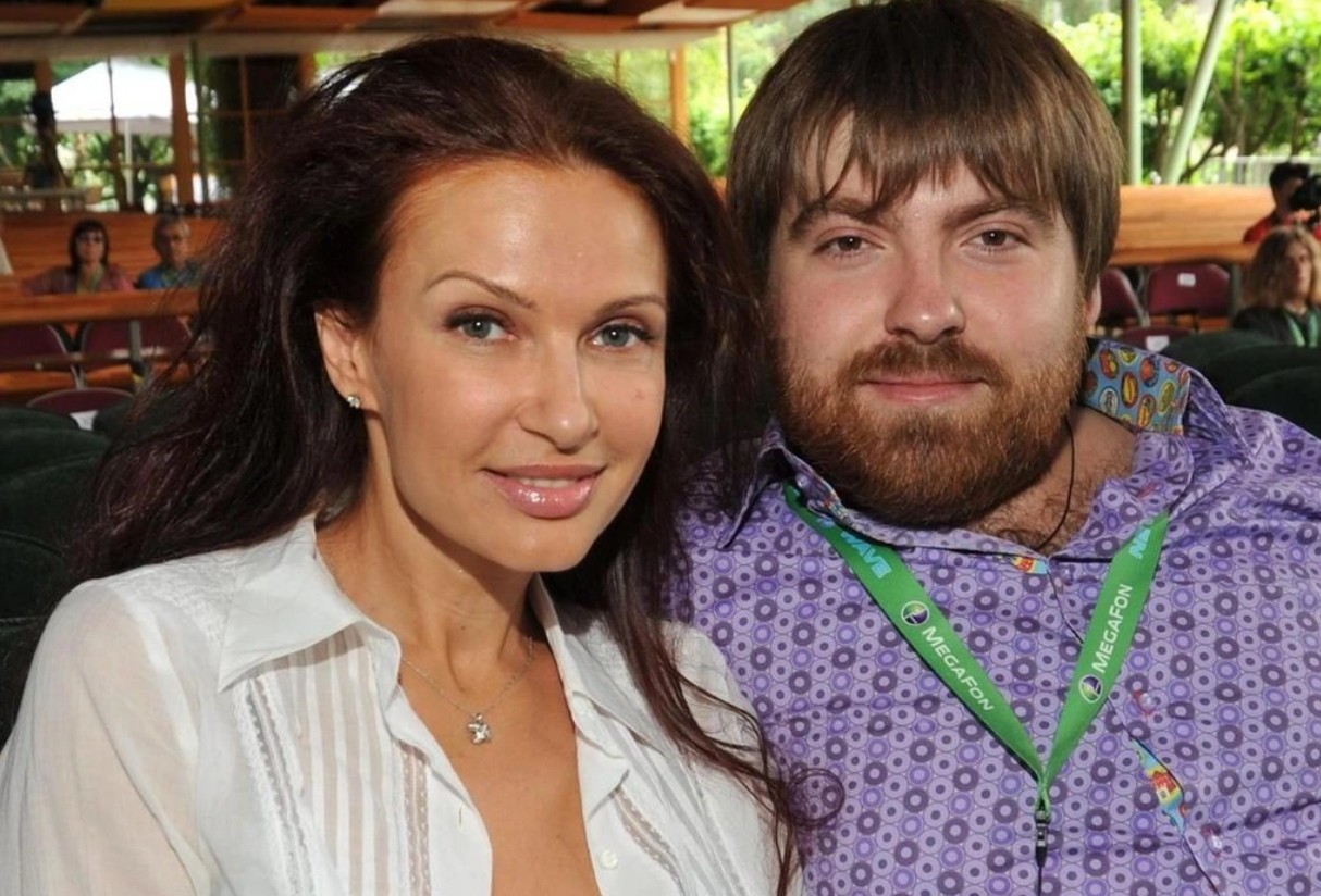 Эвелина Бледанс призналась, в финансовом плане ей никто не помогает Эвелина Бледанс призналась, в финансовом плане ей никто не помогает
