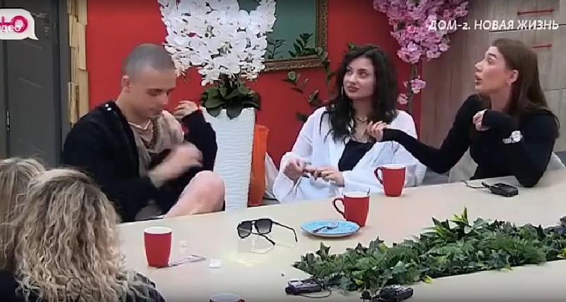 Галя Маковская считает, что Рахимова мешает новым участницам Дома 2 раскрыться Галя Маковская считает, что Рахимова мешает новым участницам Дома 2 раскрыться