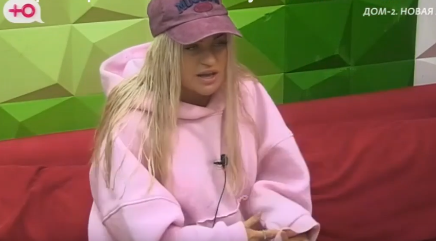 Элина Рахимова впервые за 3 года навестила бабушку