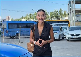 Кристина Бухынбалтэ проводит отпуск с питомцем Лео