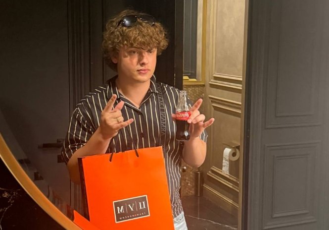 Егор Мельников отметил один своё 19-летие Егор Мельников отметил один своё 19-летие