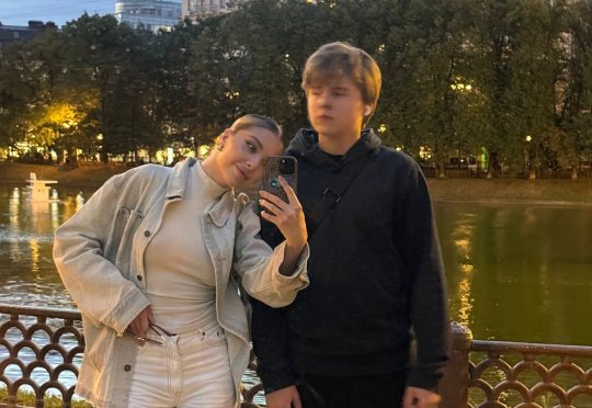 Екатерина Квашникова расплакалась, провожая брата в Хабаровск Екатерина Квашникова расплакалась, провожая брата в Хабаровск