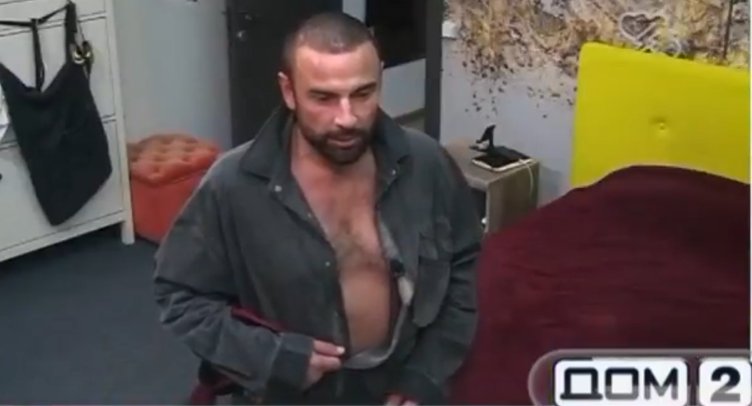 Алексей Адеев из отеля заманивает к себе Ивану Михайличенко