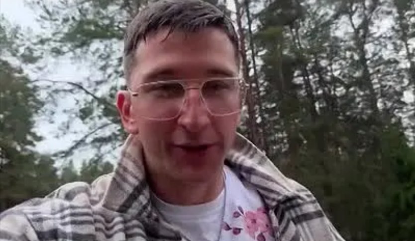 Автодом Луковкина и Дорожкиной застрял на дороге в лесу Автодом Луковкина и Дорожкиной застрял на дороге в лесу