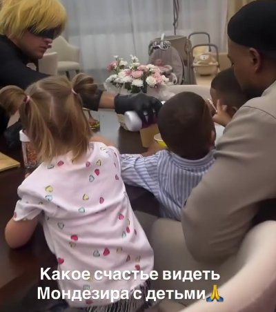 Мондезир приехал на день рождения сыновей в Краснодар к Ефременковой Мондезир приехал на день рождения сыновей в Краснодар к Ефременковой