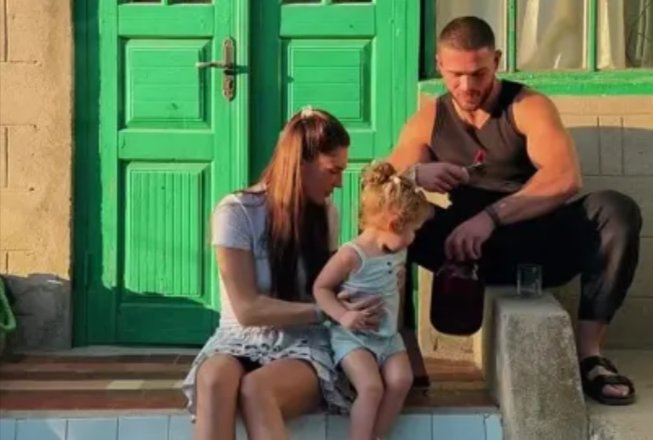 Роман Капаклы отвез жену и дочь на родину в Гагаузию Роман Капаклы отвез жену и дочь на родину в Гагаузию
