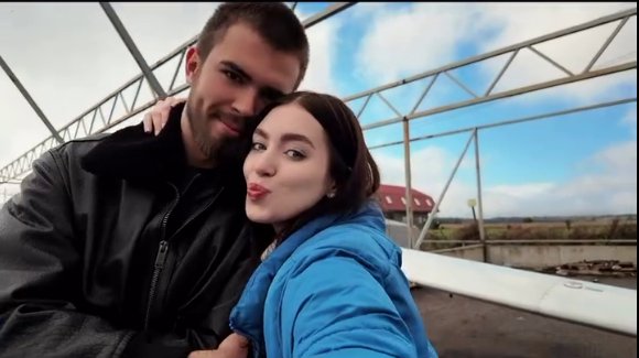 Лиза Субботина подарила своему мужу управление самолетом Лиза Субботина подарила своему мужу управление самолетом