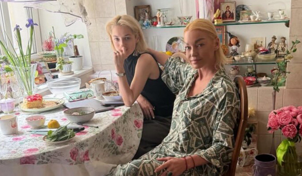 Анастасия Волочкова не смогла поздравить дочь с днем рождения