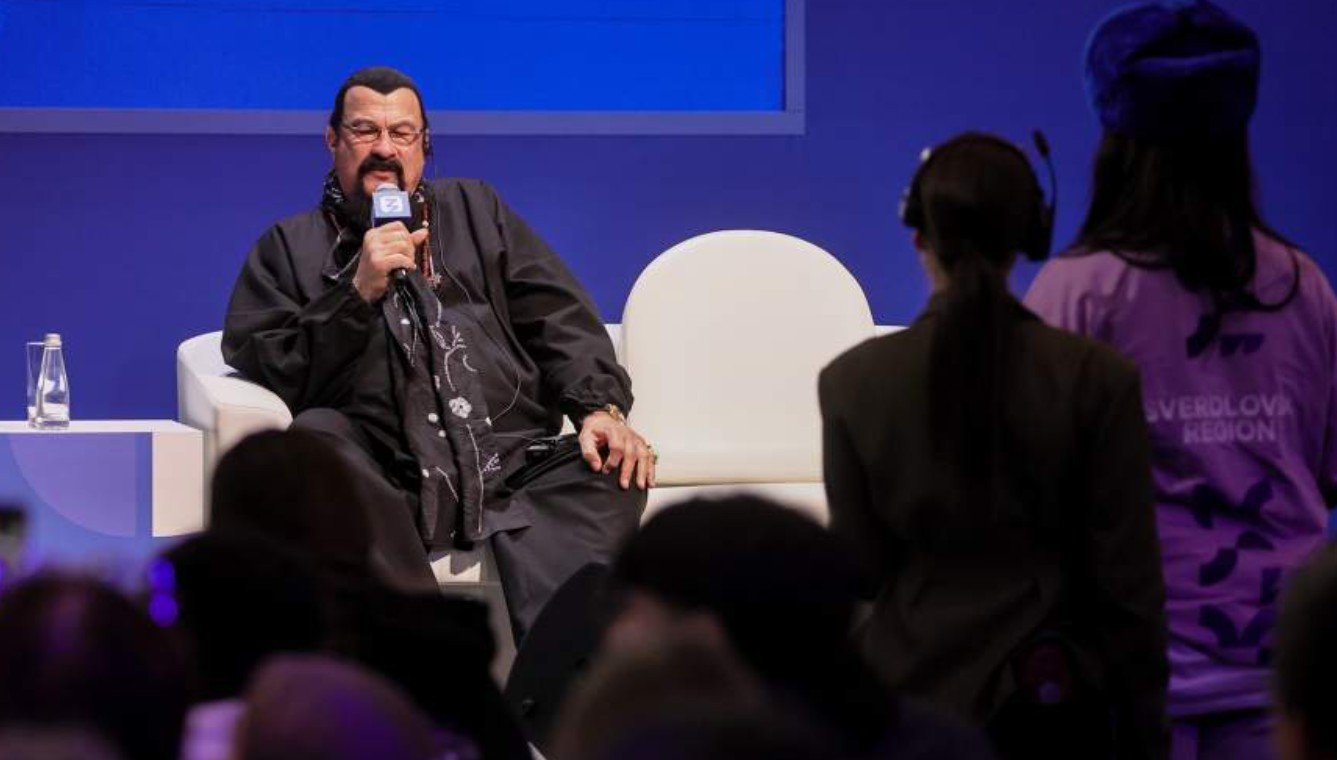 Стивен Сигал озвучил имя современного героя Стивен Сигал озвучил имя современного героя