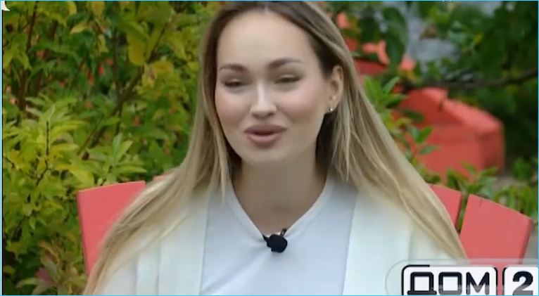 Виктория Салибекова хотела бы, чтобы муж уволился с работы и сидел рядом с нею