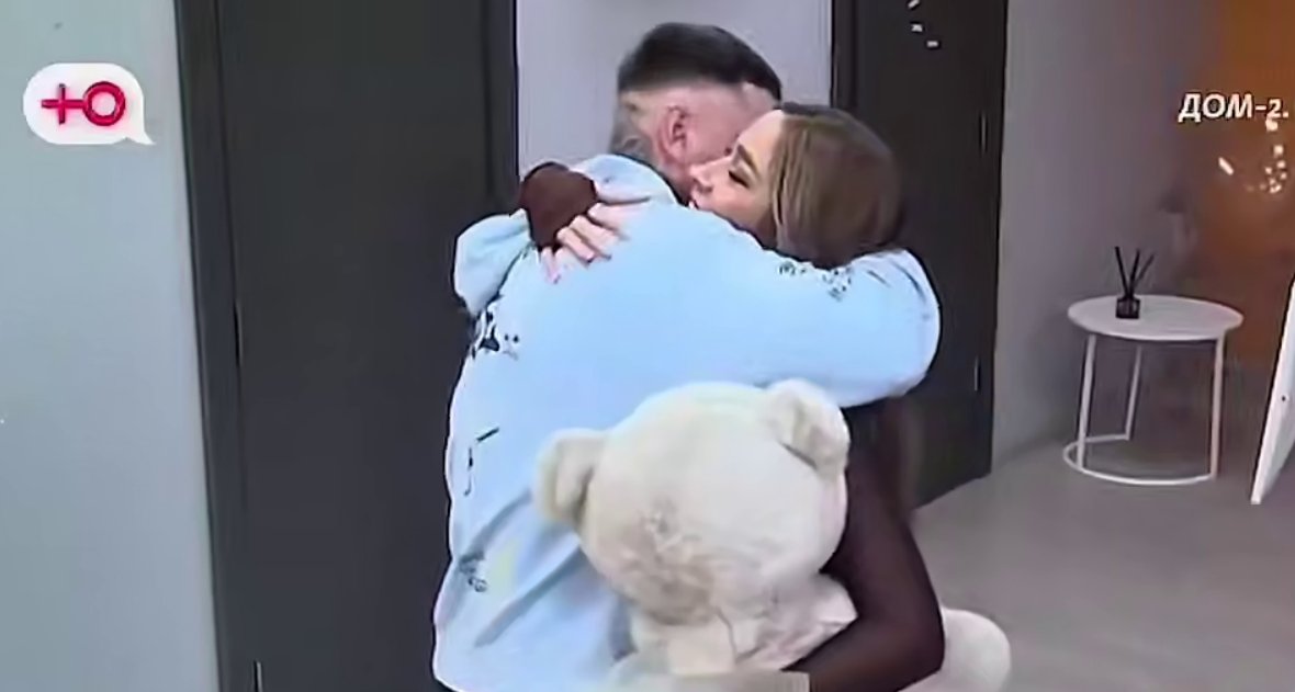 Надежда Ермакова с интересом наблюдает за танцами Артюшенко и Рахимовой