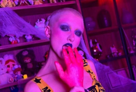 Марго Овсянникова устроила на Хэллоуин Марго Овсянникова устроила на Хэллоуин