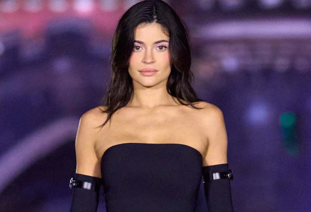 Выход Кайли Дженнер на показе Victoria’s Secret вылился в скандал Выход Кайли Дженнер на показе Victoria’s Secret вылился в скандал