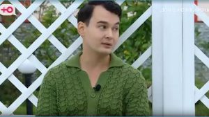 как Антону Беккужеву смешно смотреть на состязание Гракович и Рахимовой на поляне